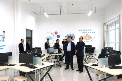 華亭市職業(yè)教育中心陳勇一行來訪我院進(jìn)行計(jì)算機(jī)信息咨詢交流